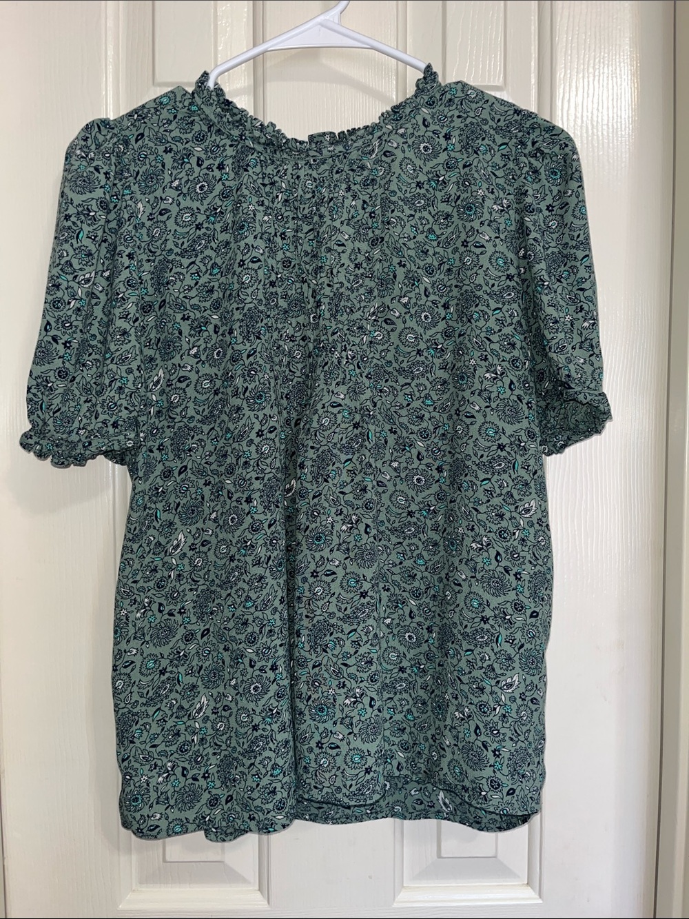 Loft Women’s Green Floral Smocked Neck Blouse Medium